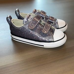 Gently worn Converse All Star, toddler size 7. purple sparkle with Velcro
